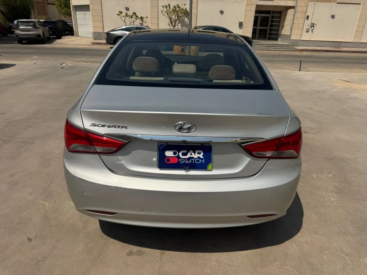 Car image 6
