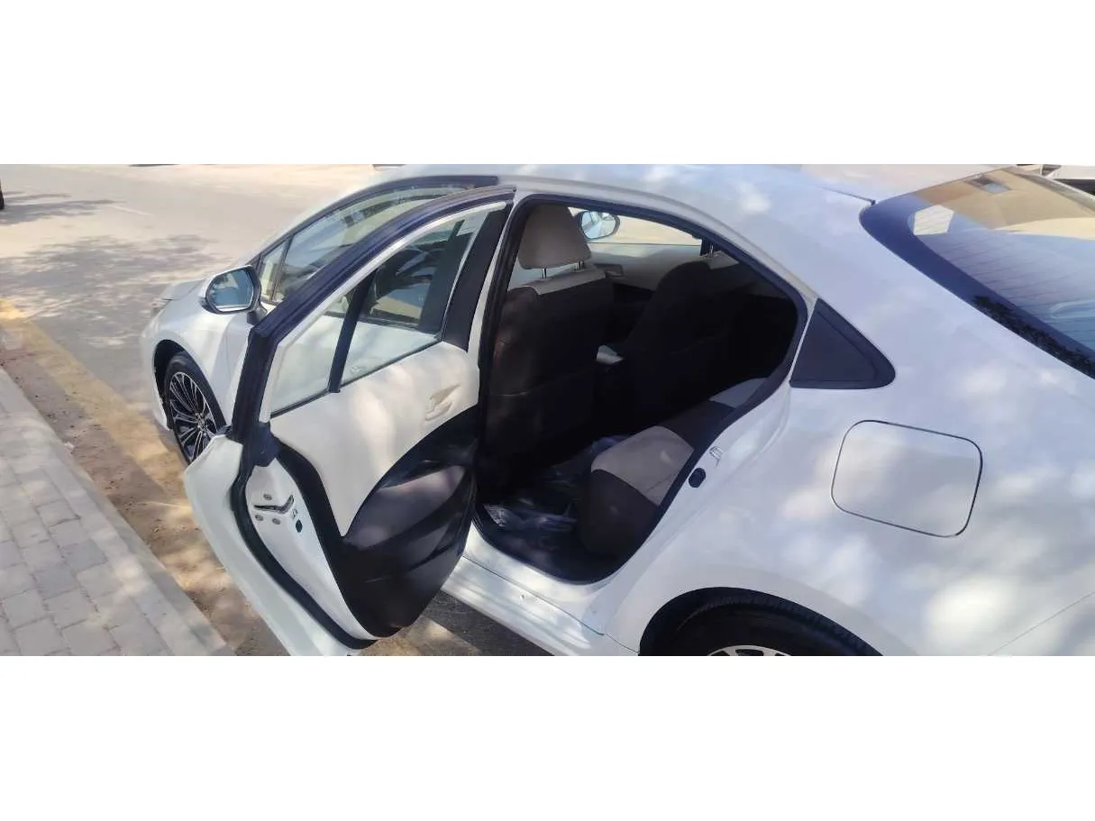 Car image 13
