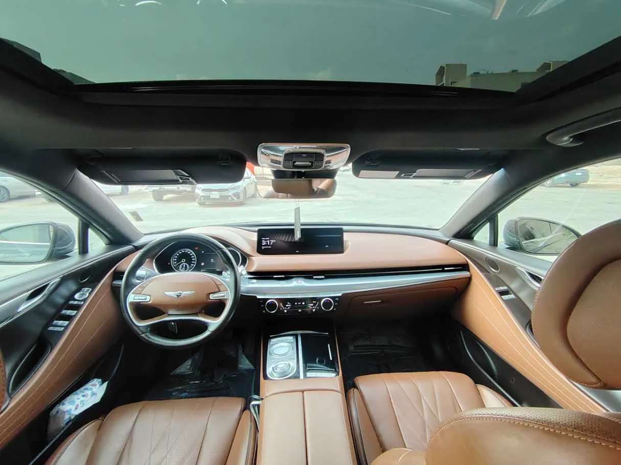 Car image 18