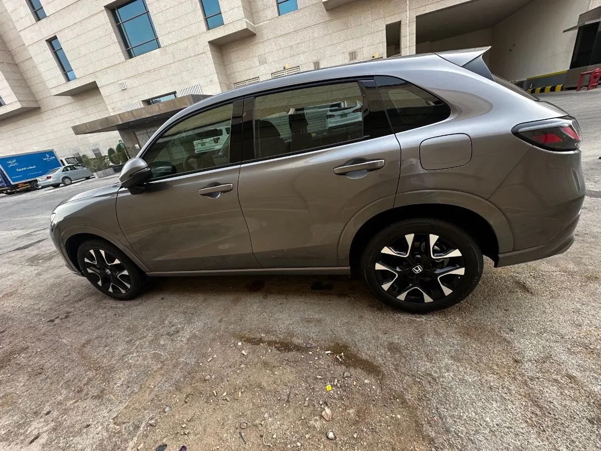 Car image 8