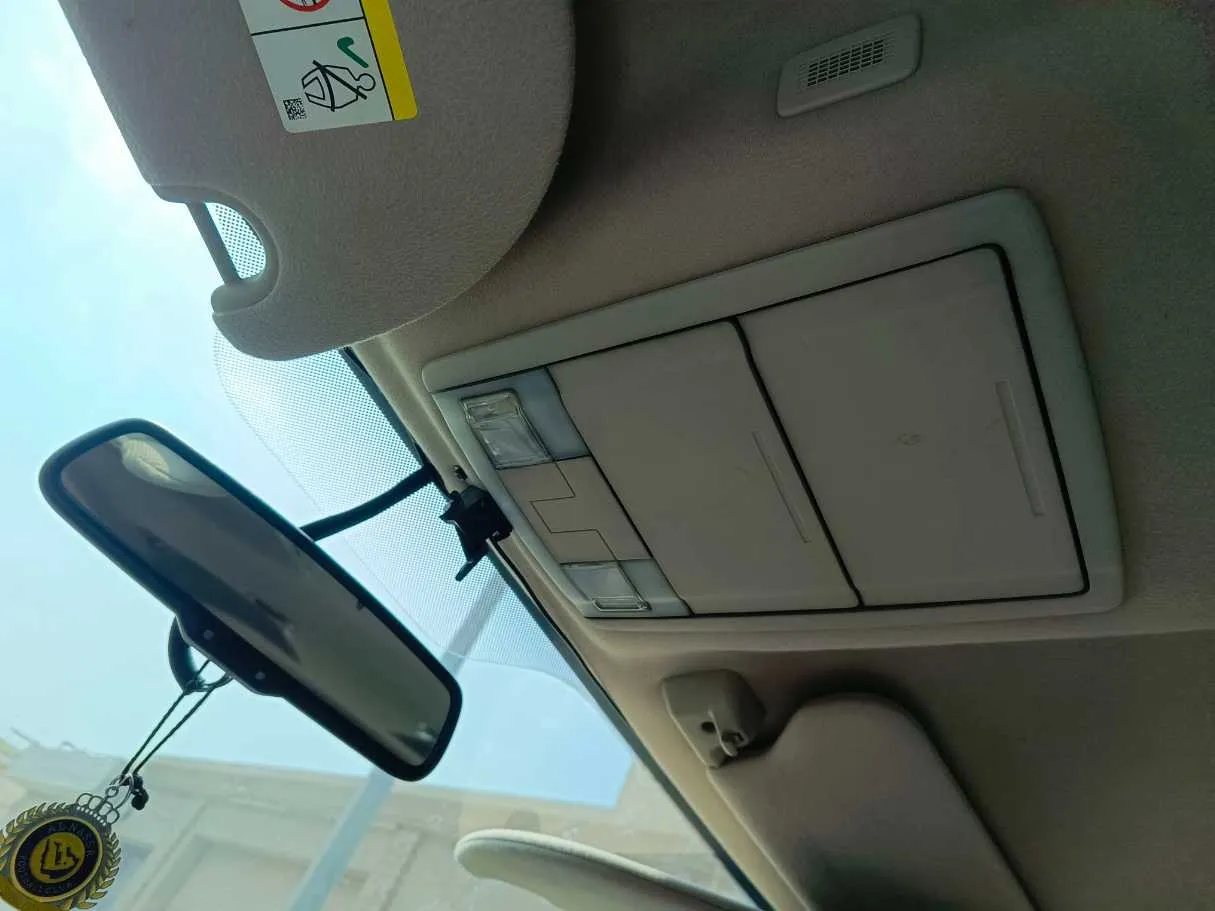 Car image 29