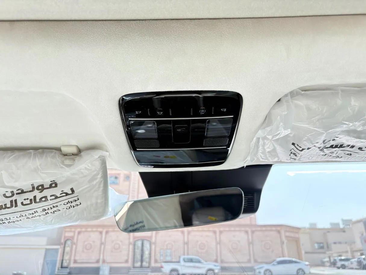 Car image 25