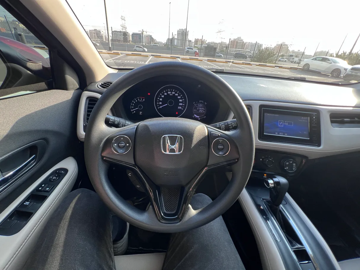 Car image 11