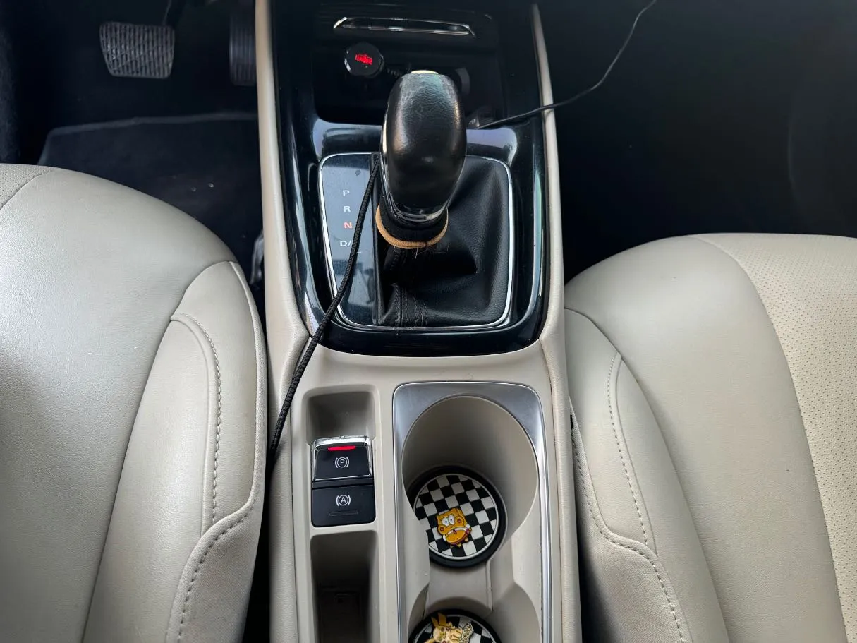 Car image 18