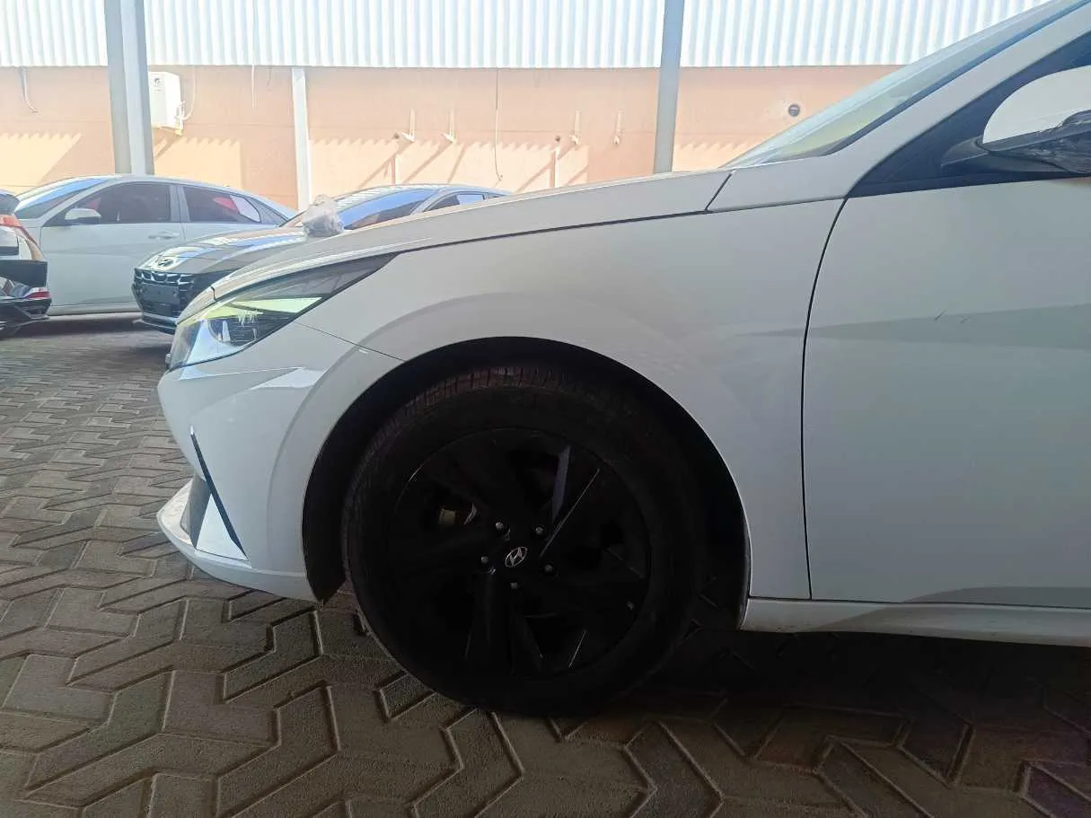 Car image 9