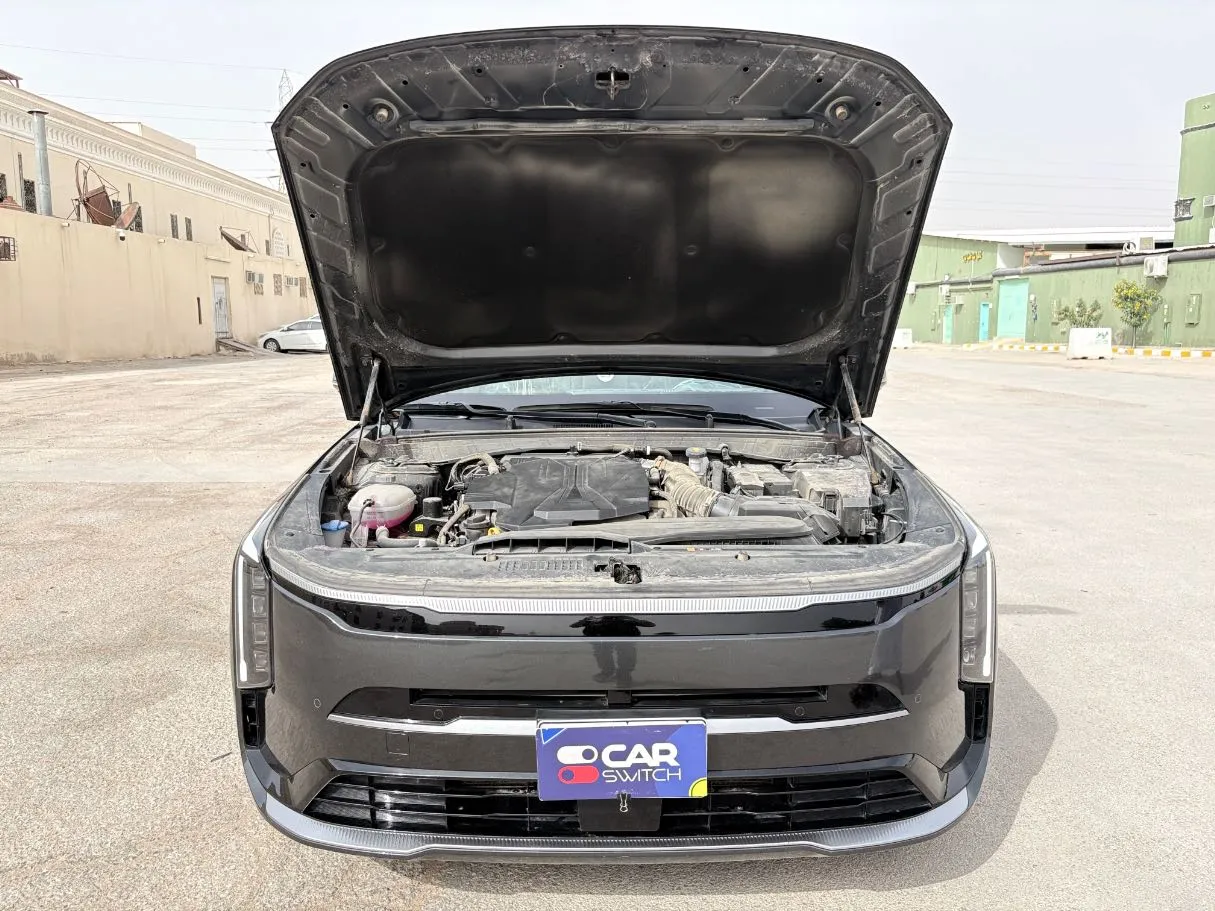 Car image 30