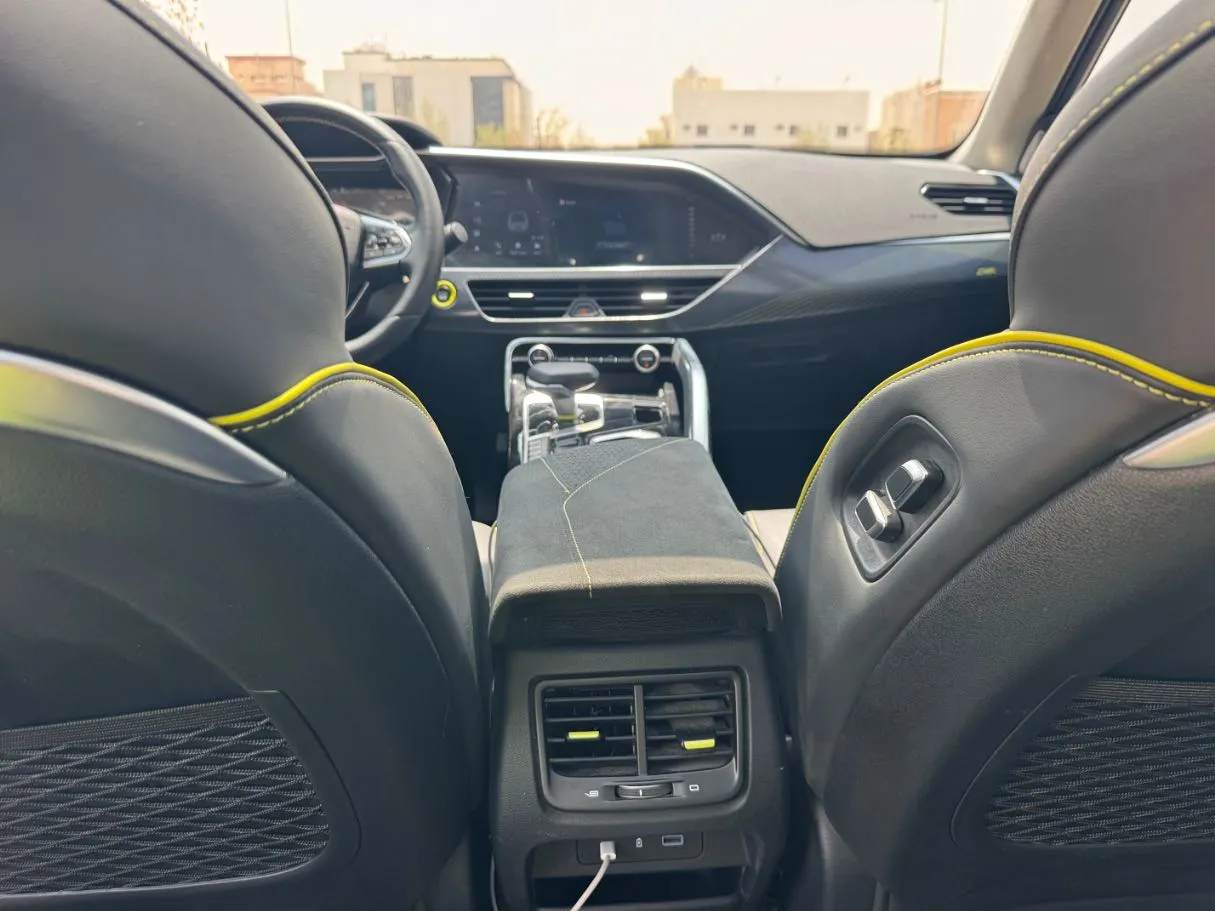 Car image 21