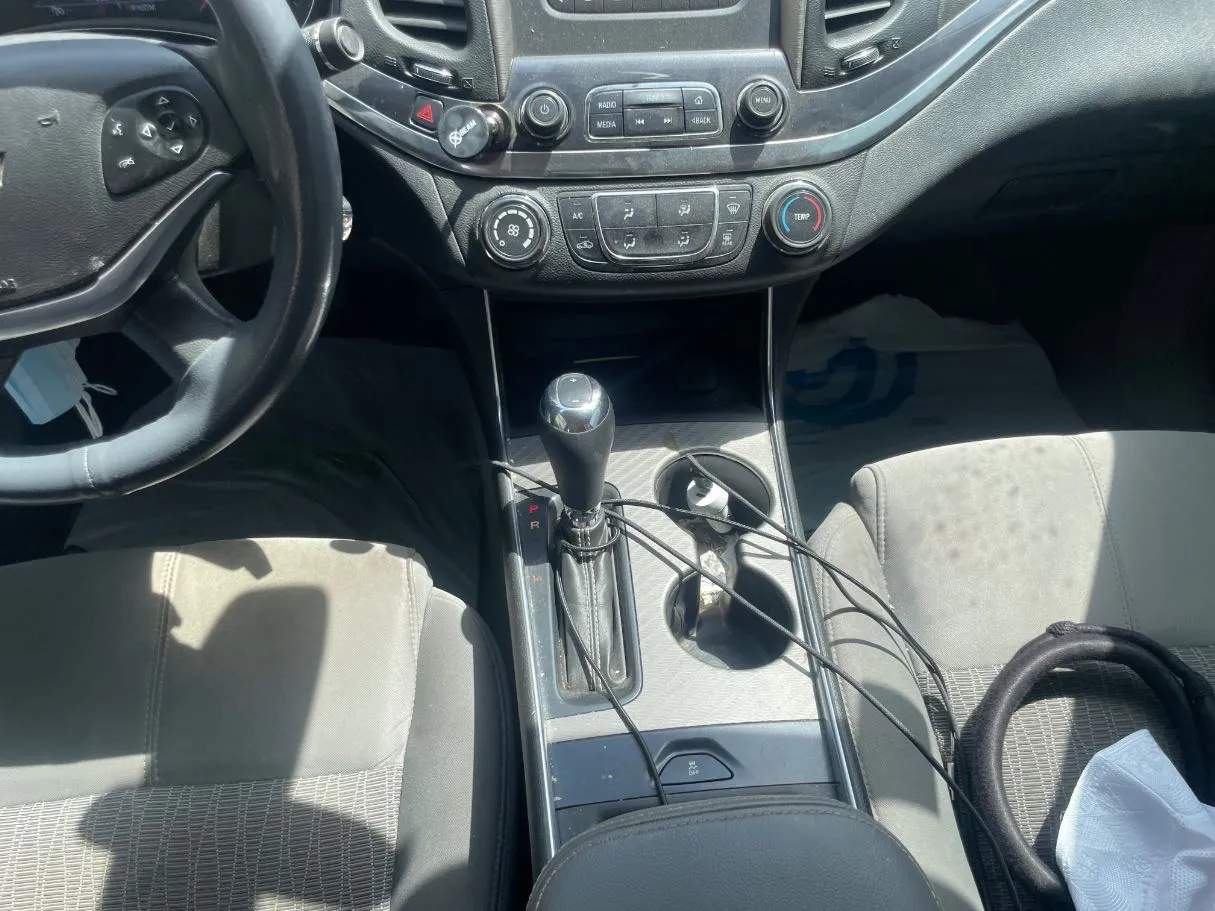 Car image 18