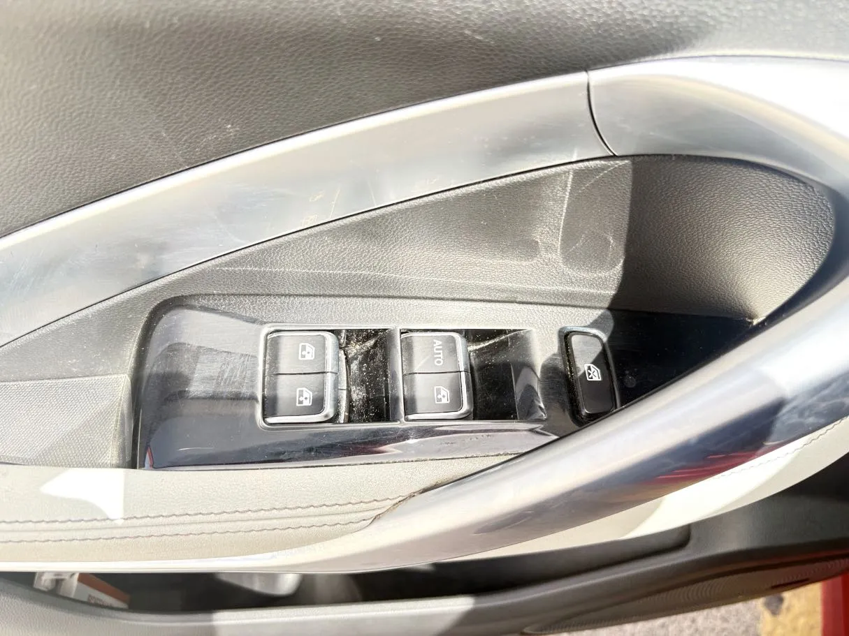 Car image 25