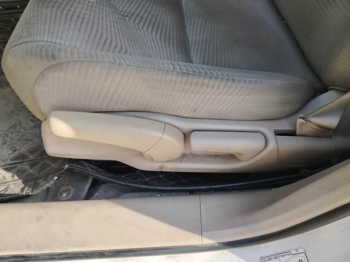 Car image 30