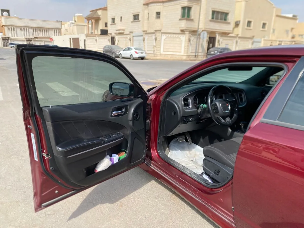 Car image 10