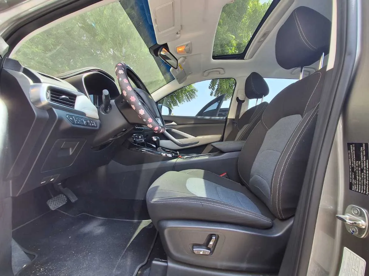 Car image 12