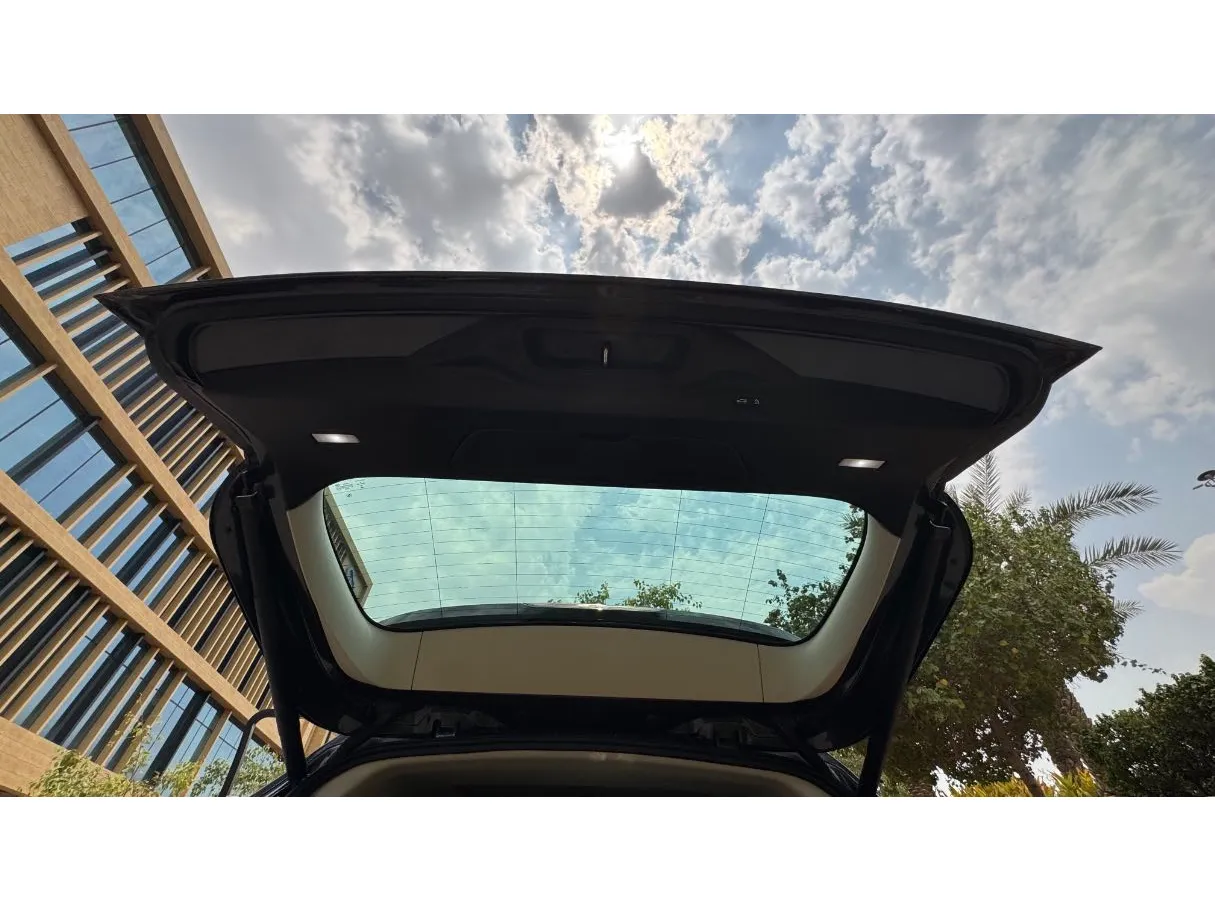 Car image 24