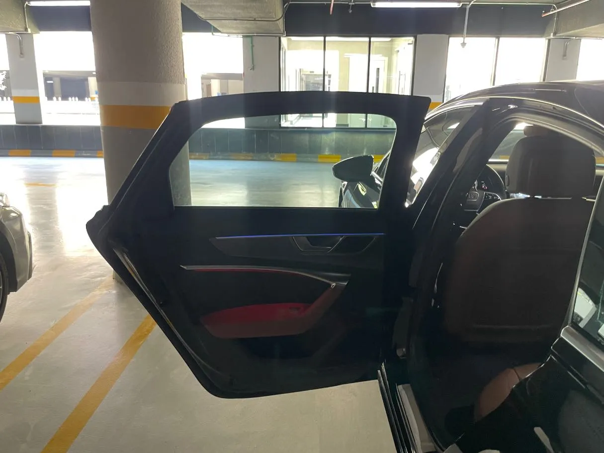 Car image 13