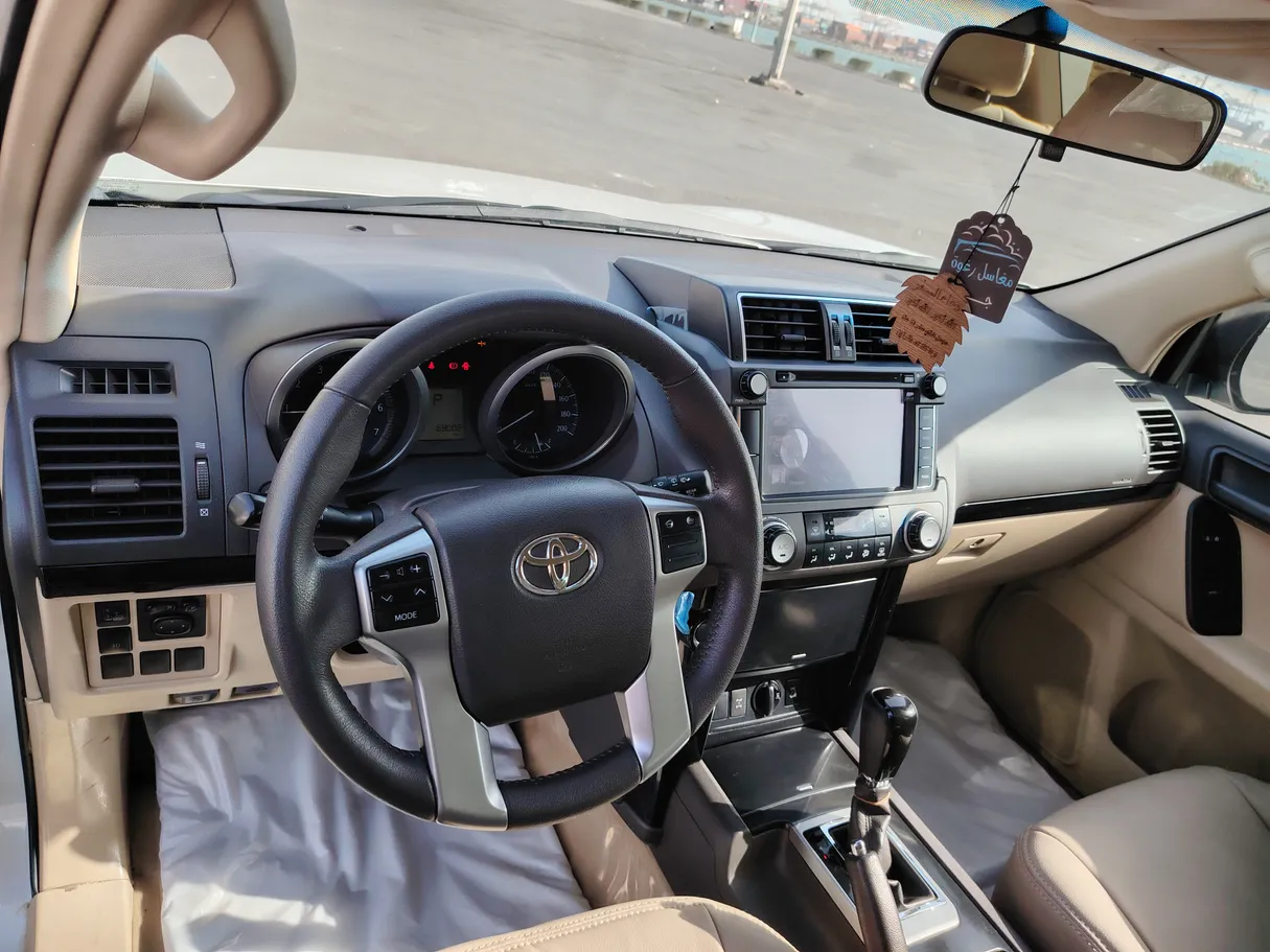 Car image 12