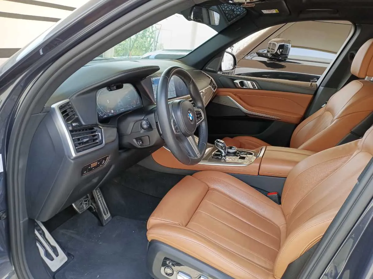 Car image 11