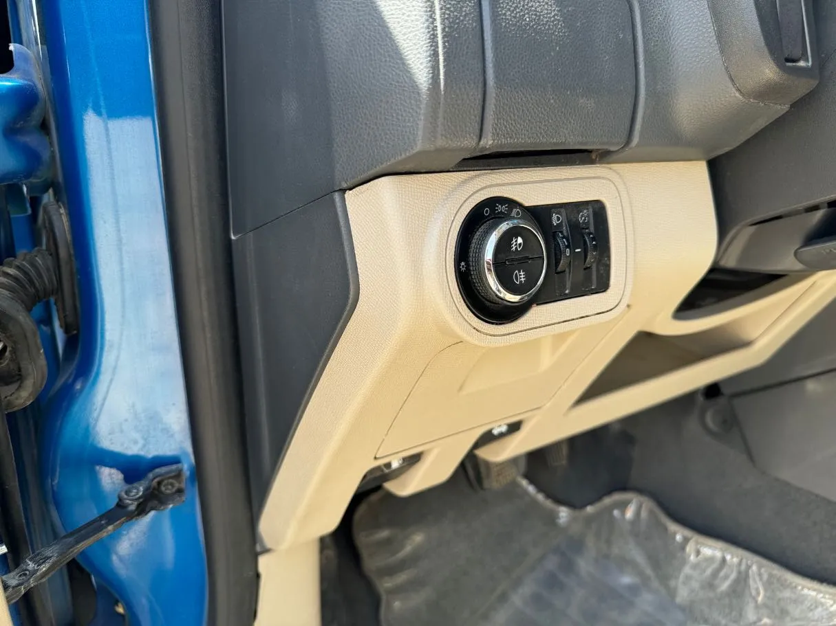 Car image 23