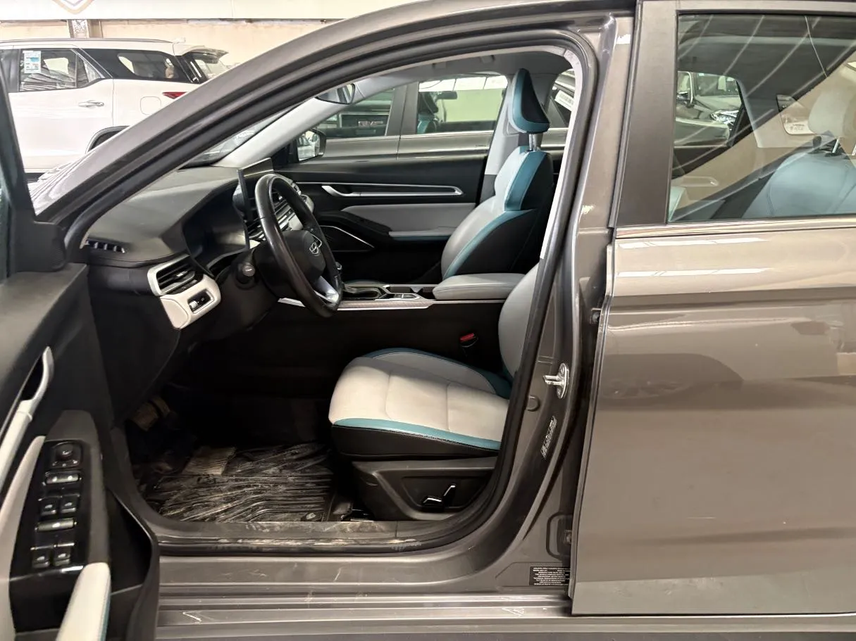 Car image 7