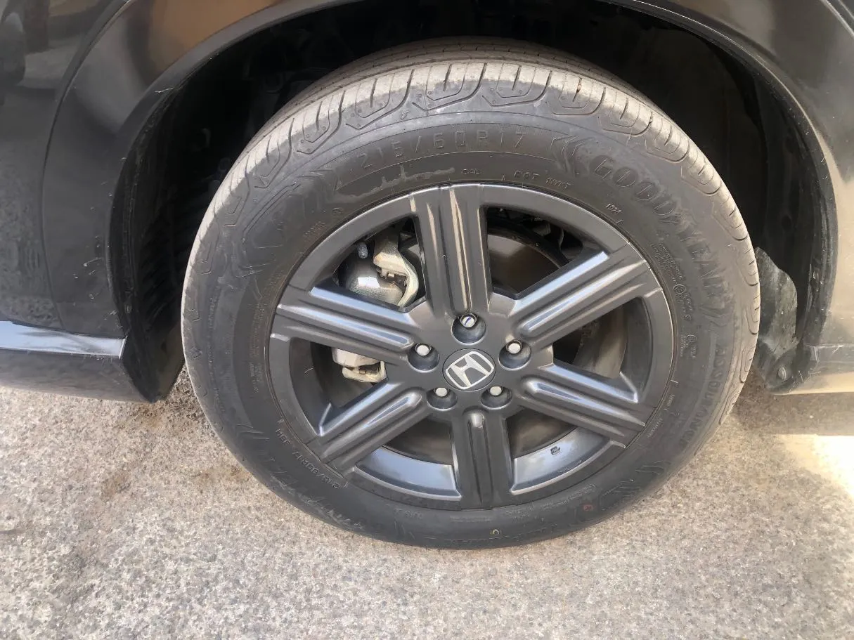 Car image 10