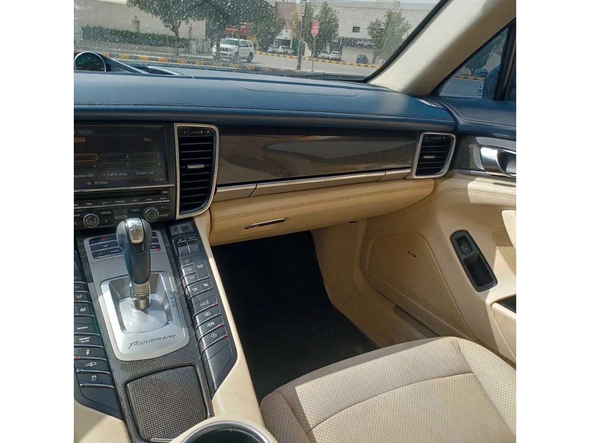 Car image 16