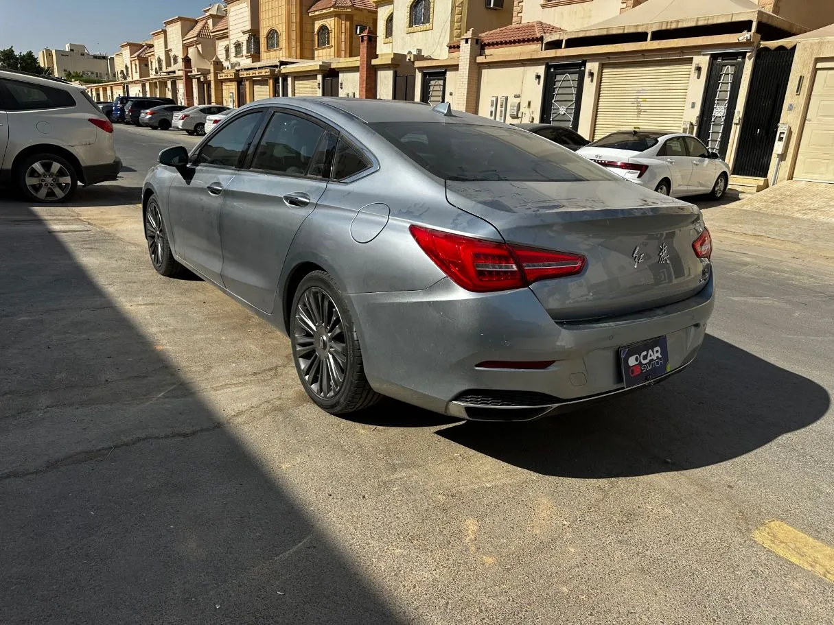 Car image 7