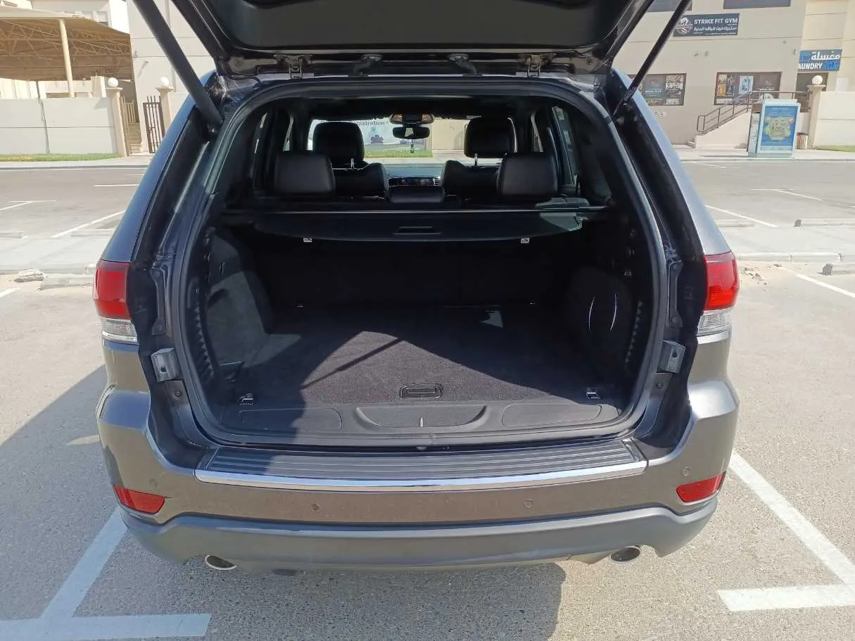 Car image 19