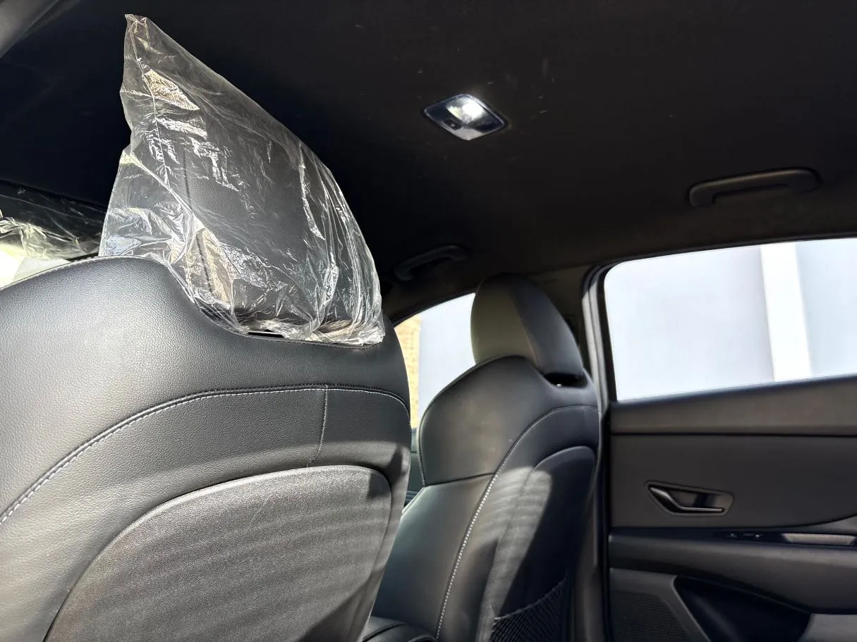 Car image 17