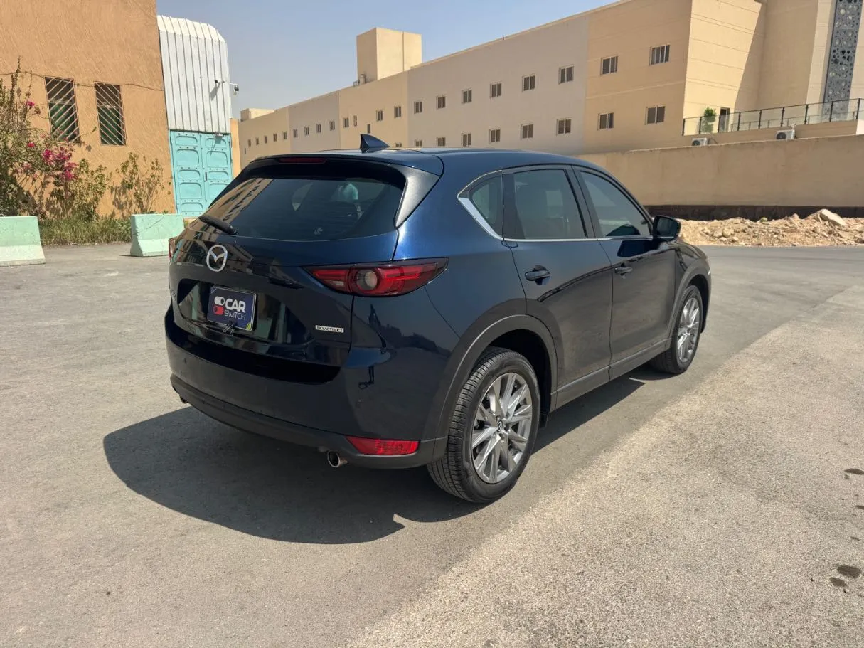Car image 5