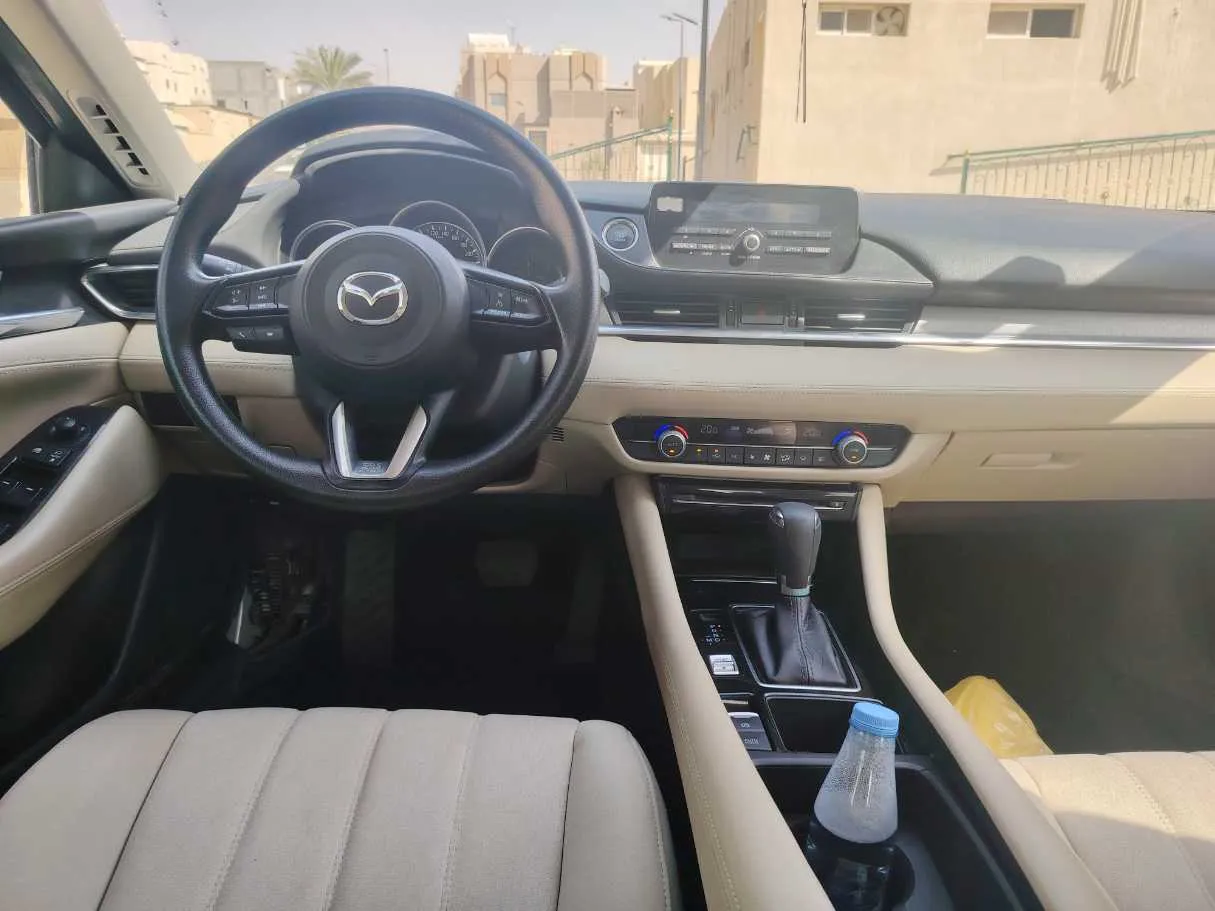 Car image 19