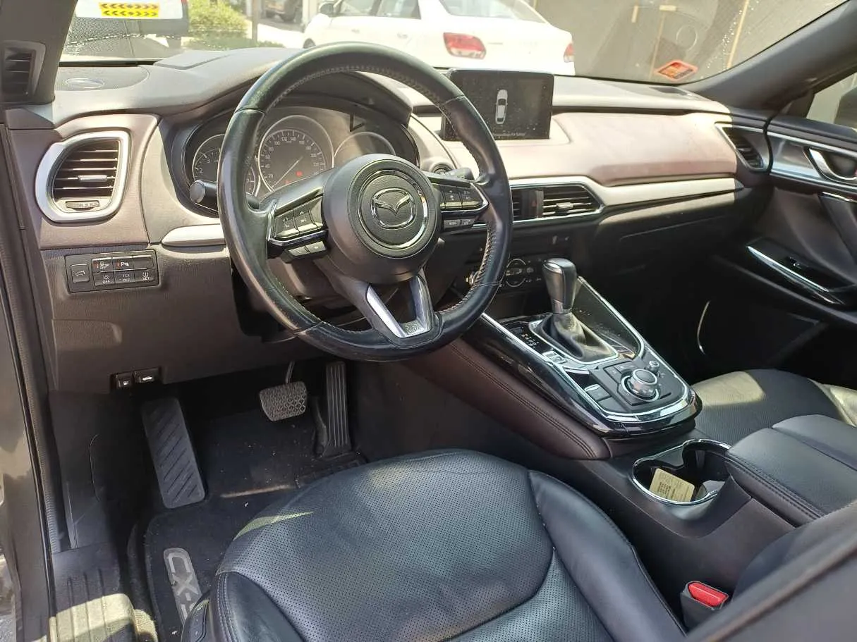 Car image 11