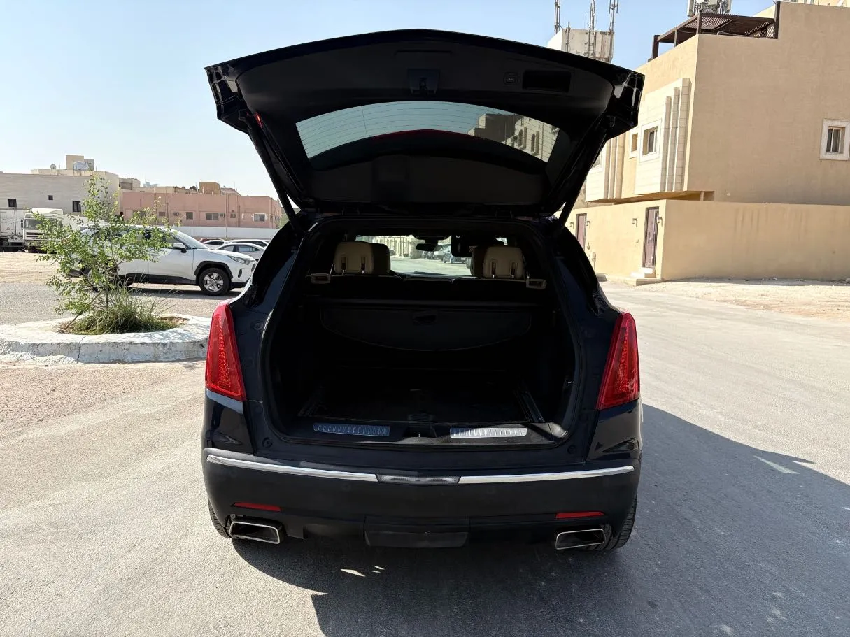 Car image 24