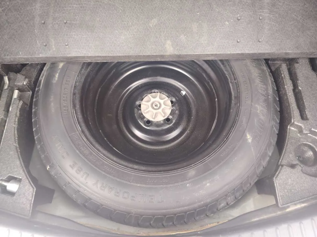 Car image 30