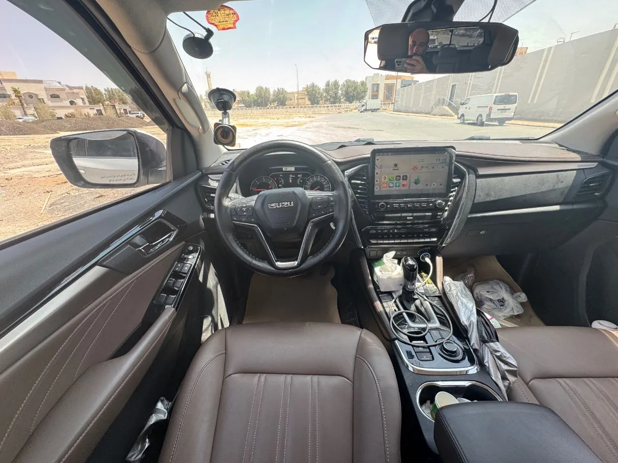 Car image 16