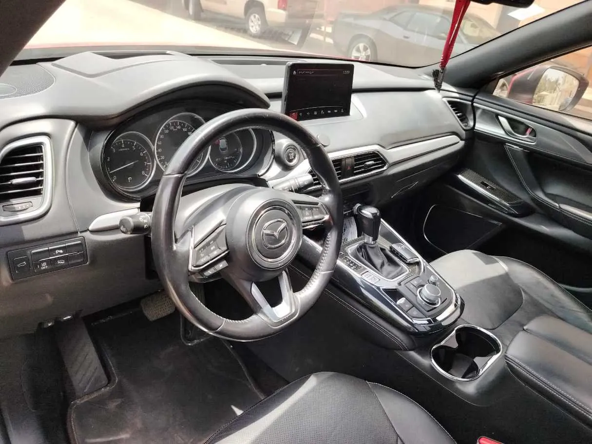 Car image 14