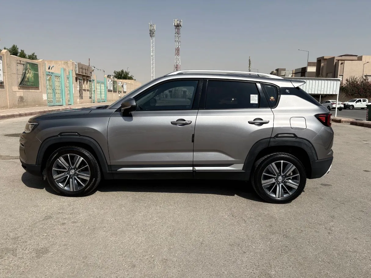 Car image 8