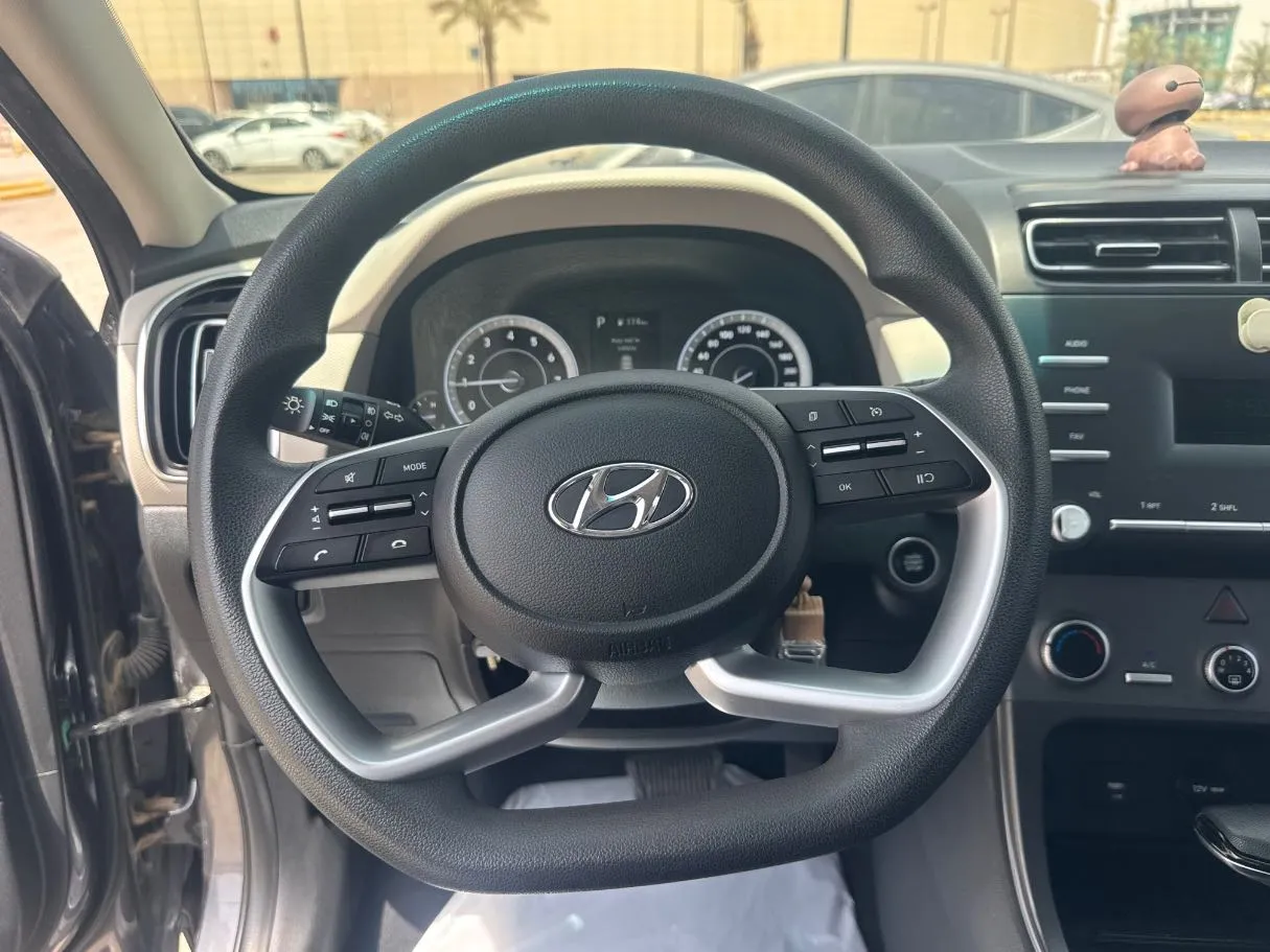 Car image 17