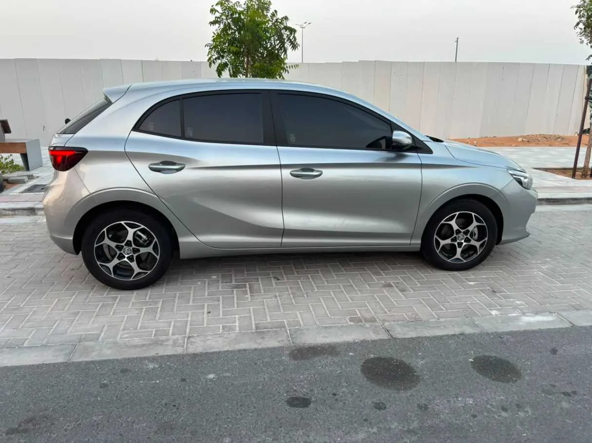 Car image 3