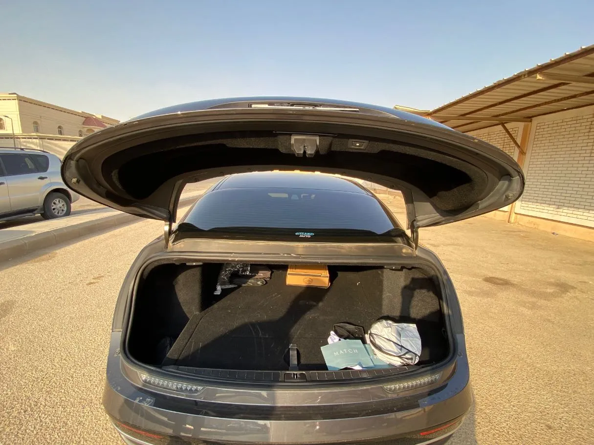 Car image 19