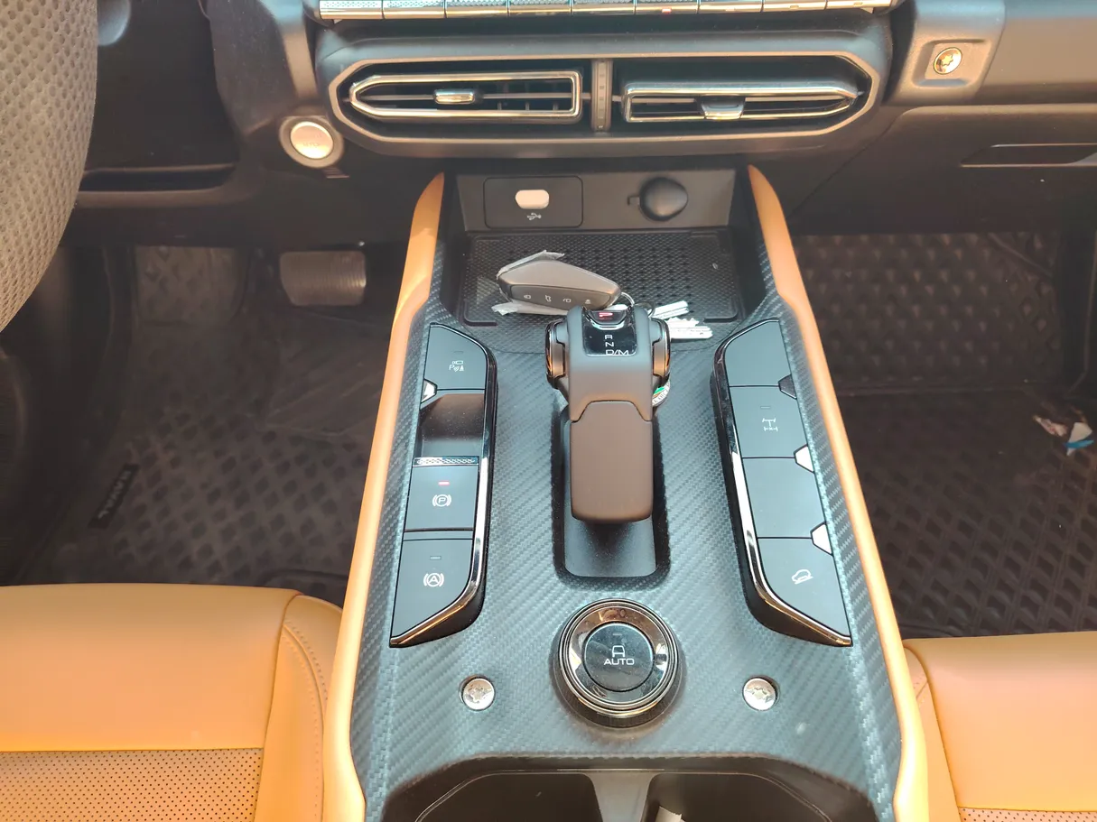 Car image 14