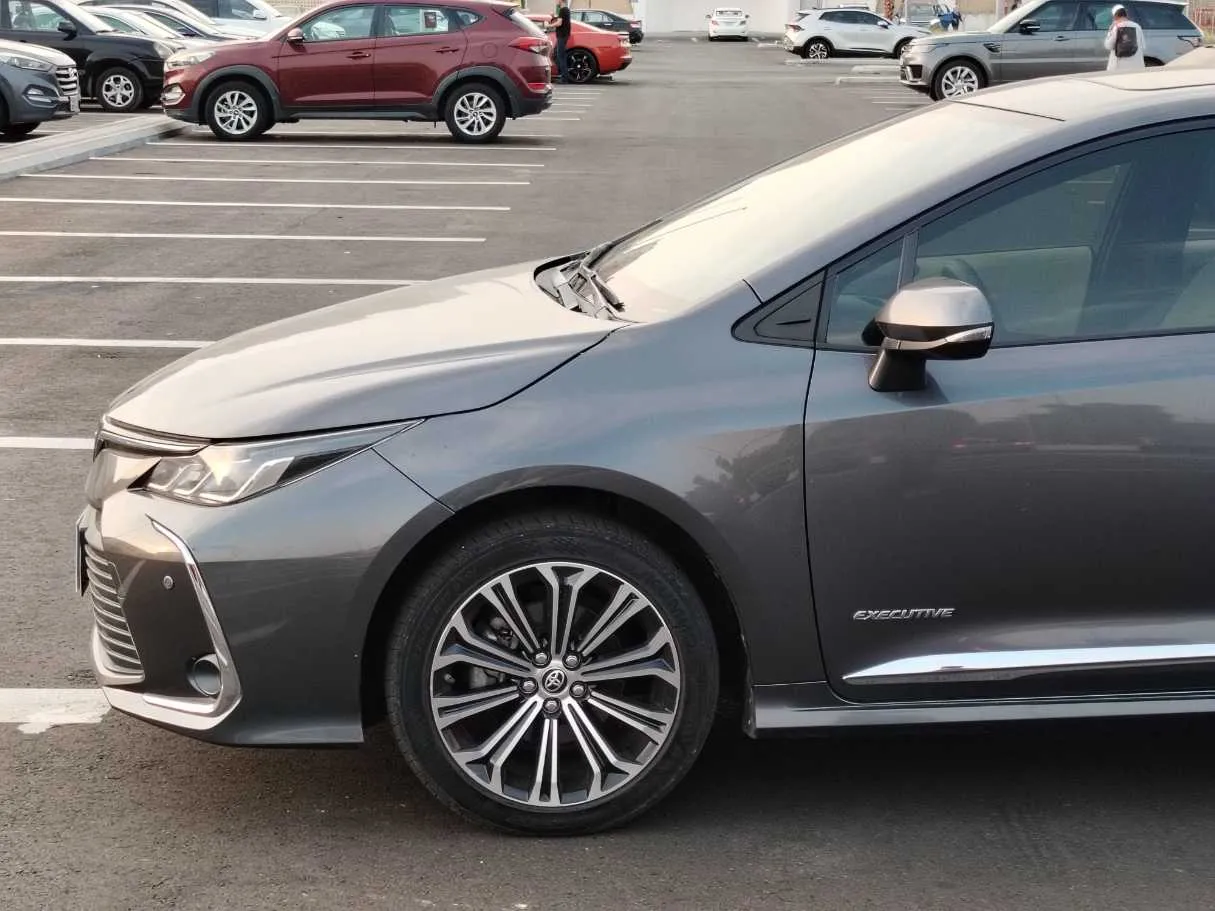 Car image 9
