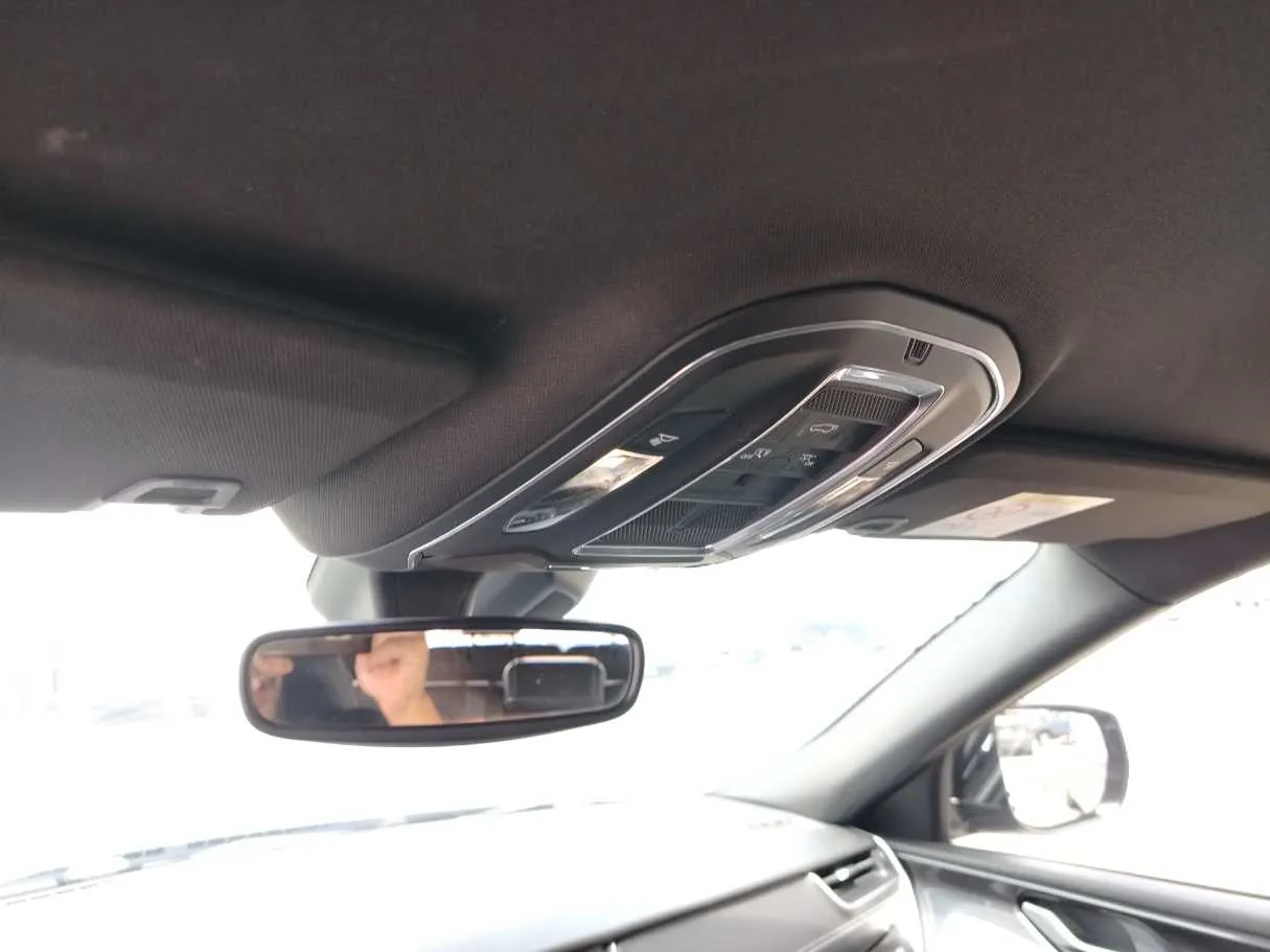 Car image 37