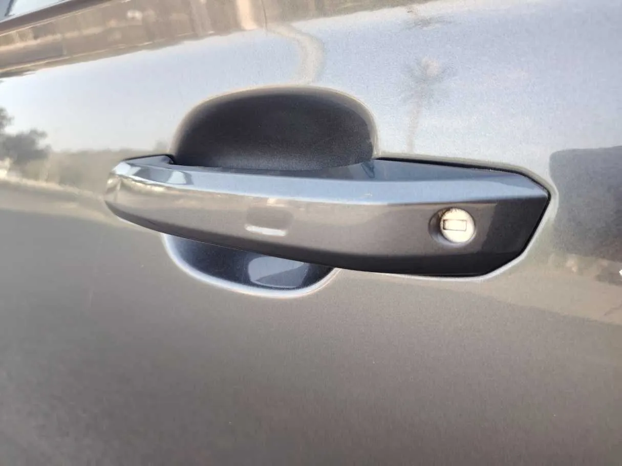 Car image 26