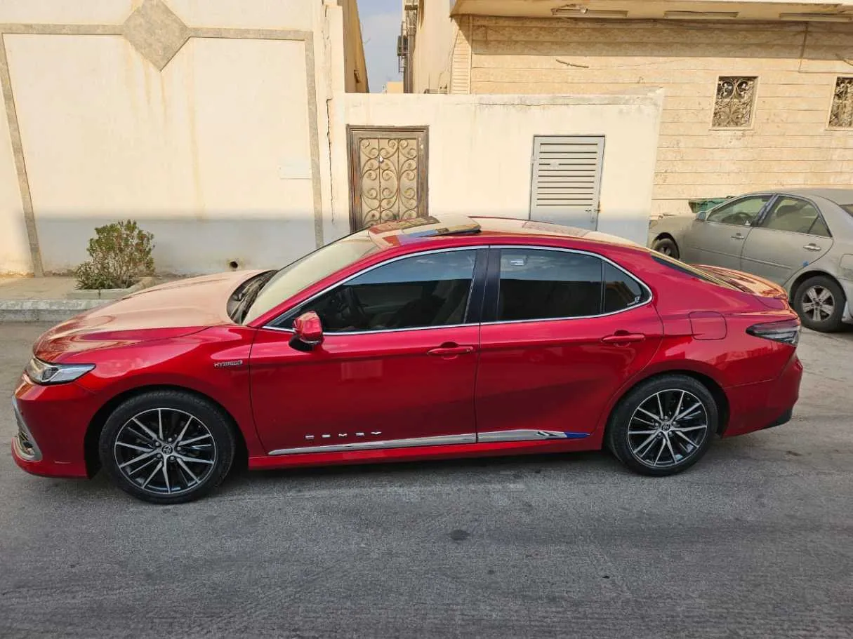Car image 12