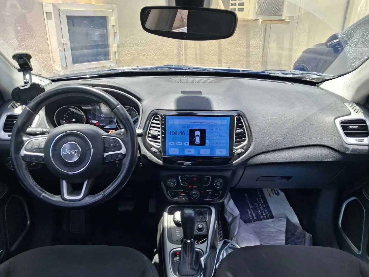 Car image 13