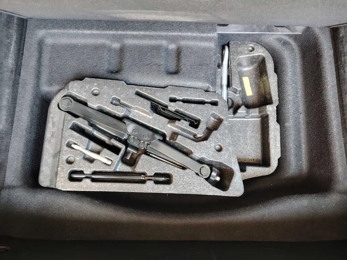 Car image 32