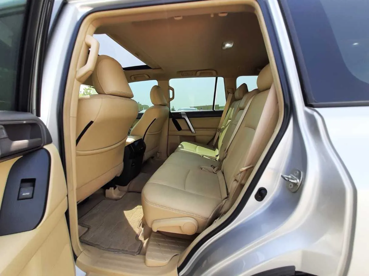 Car image 13