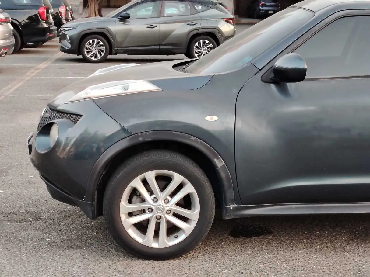 Car image 9