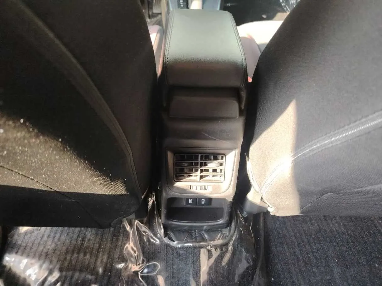 Car image 36
