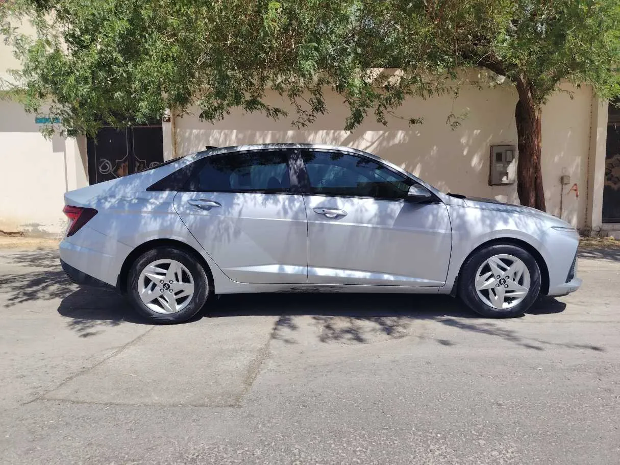 Car image 4