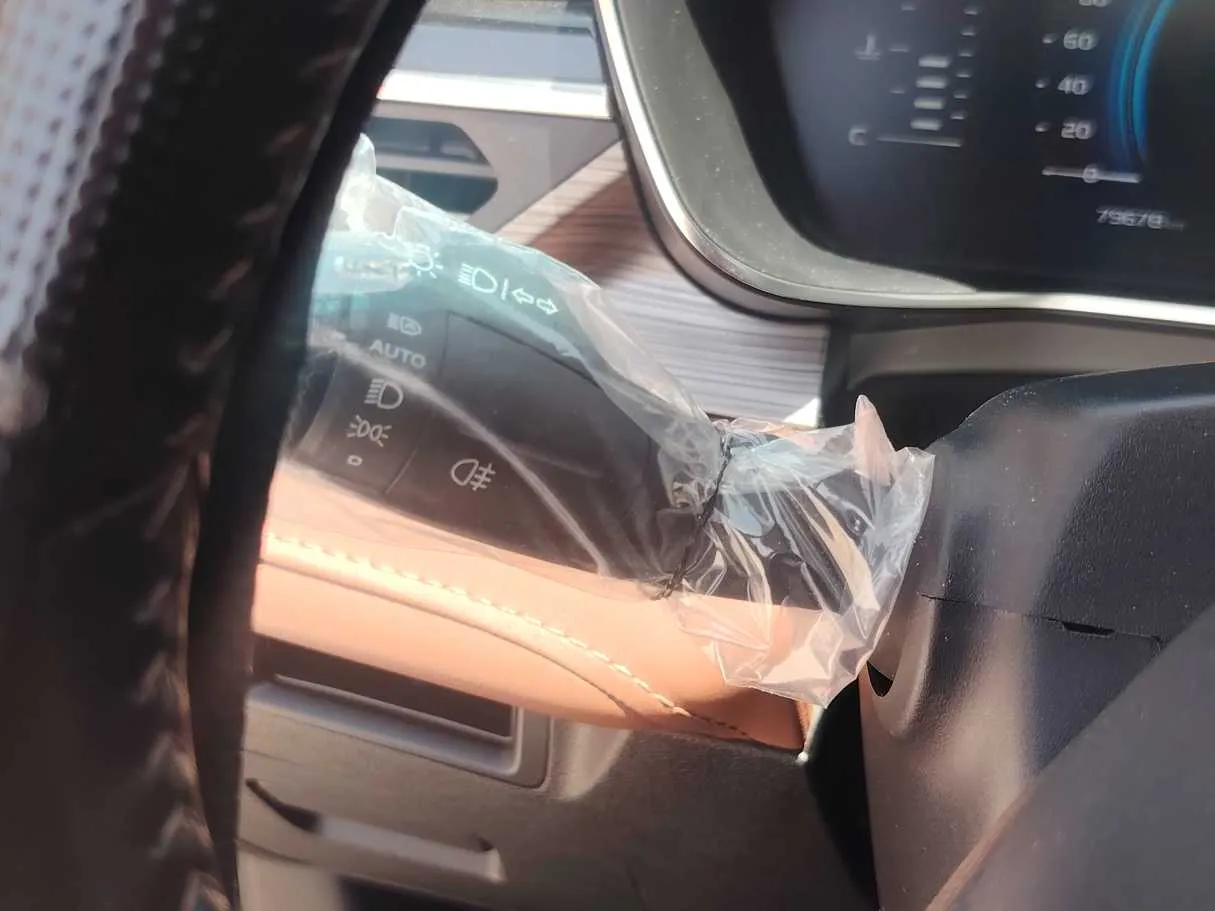 Car image 34